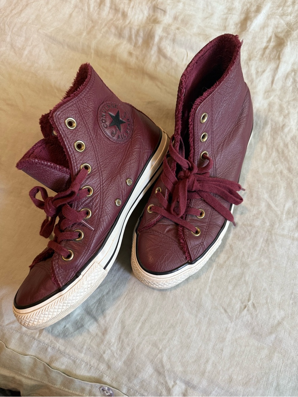 Converse Leather Women's High-Top Sneakers in Burgundy sz 8